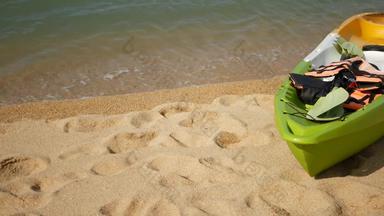 皮艇桨桑迪海岸洗波蓝色的海色彩斑斓的独木舟波浪水晶水热带孤独的岛海滩Copyspace户外活动夏天假期体育运动健康